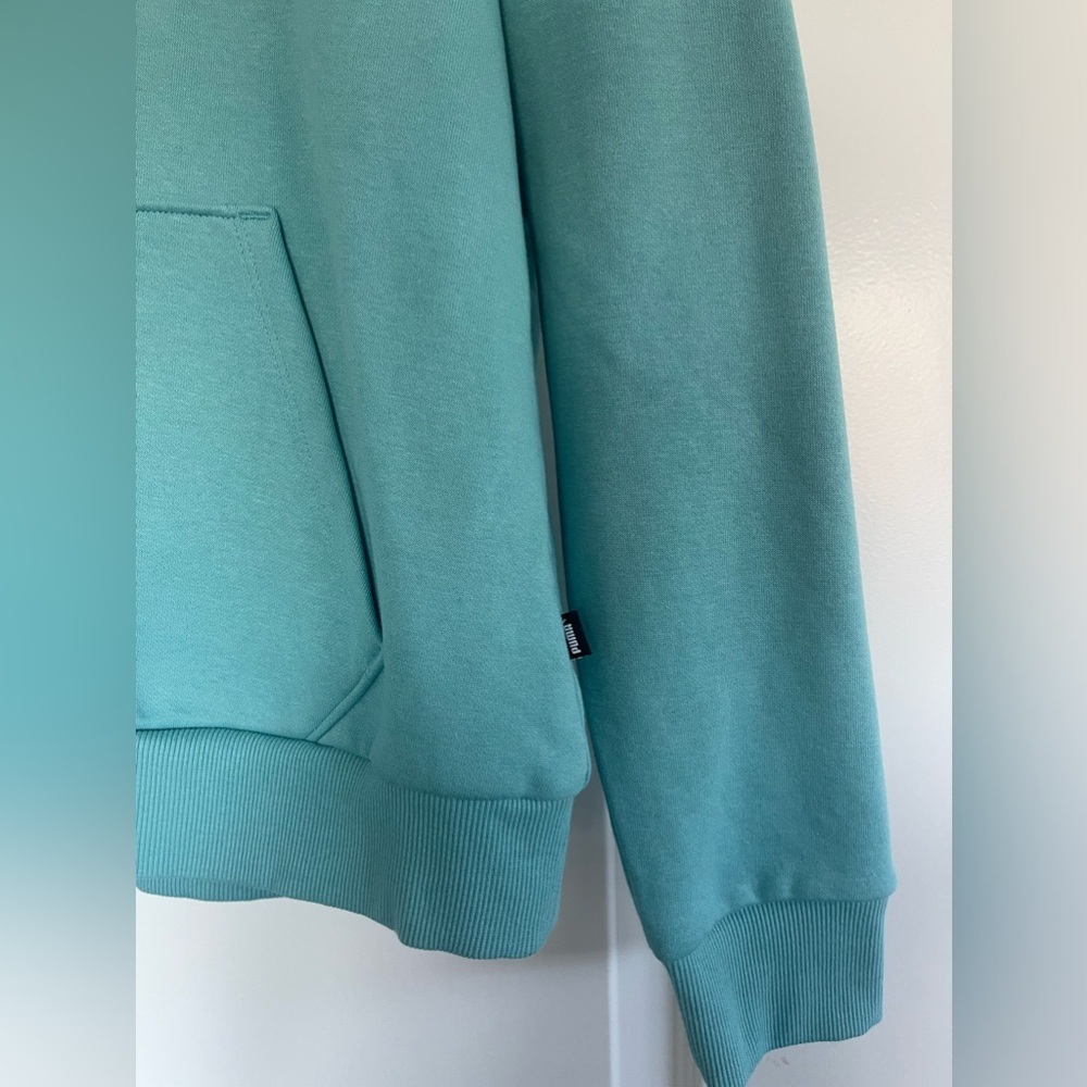 NWT Women’s Puma Sweatshirt - Picture 2 of 6